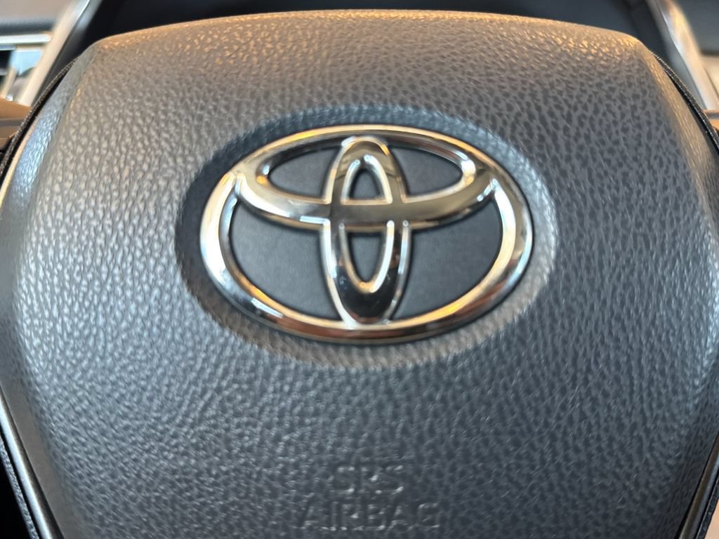 Used 2022 Toyota Camry SE w/ Carpet Mat Package (TMS) FWD image 36