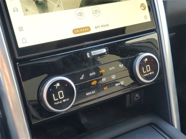 Used 2024 Land Rover Discovery Dynamic SE image 31