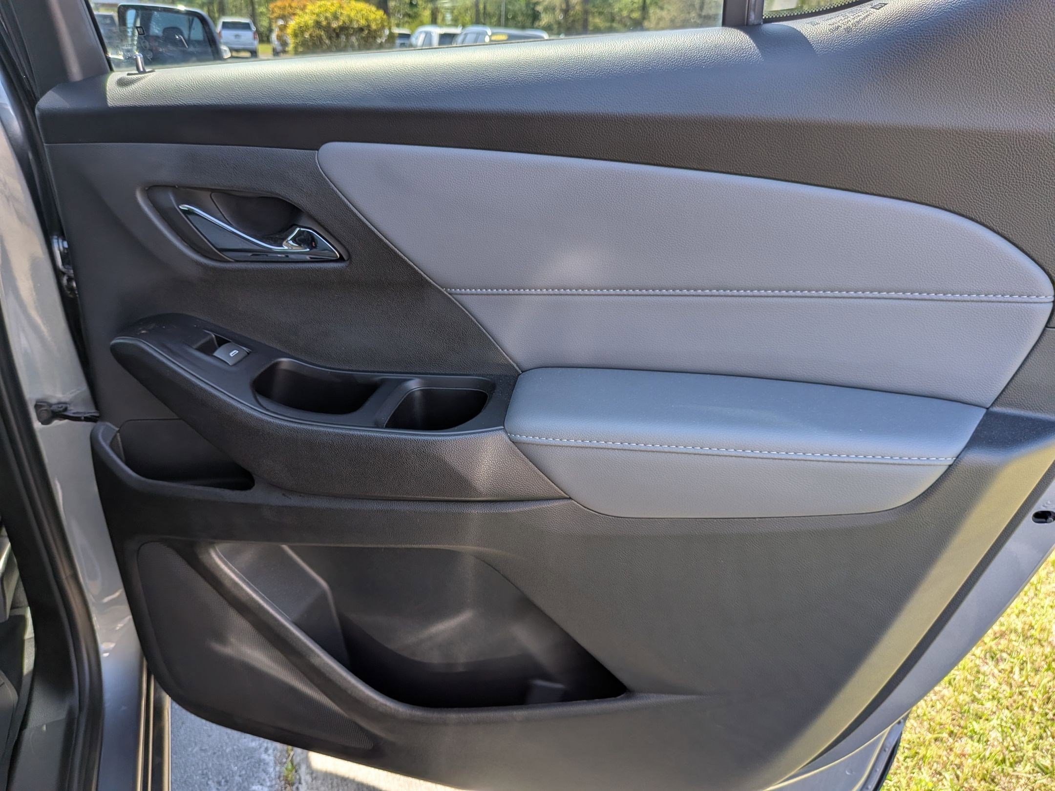 Used 2020 Chevrolet Traverse LT image 23