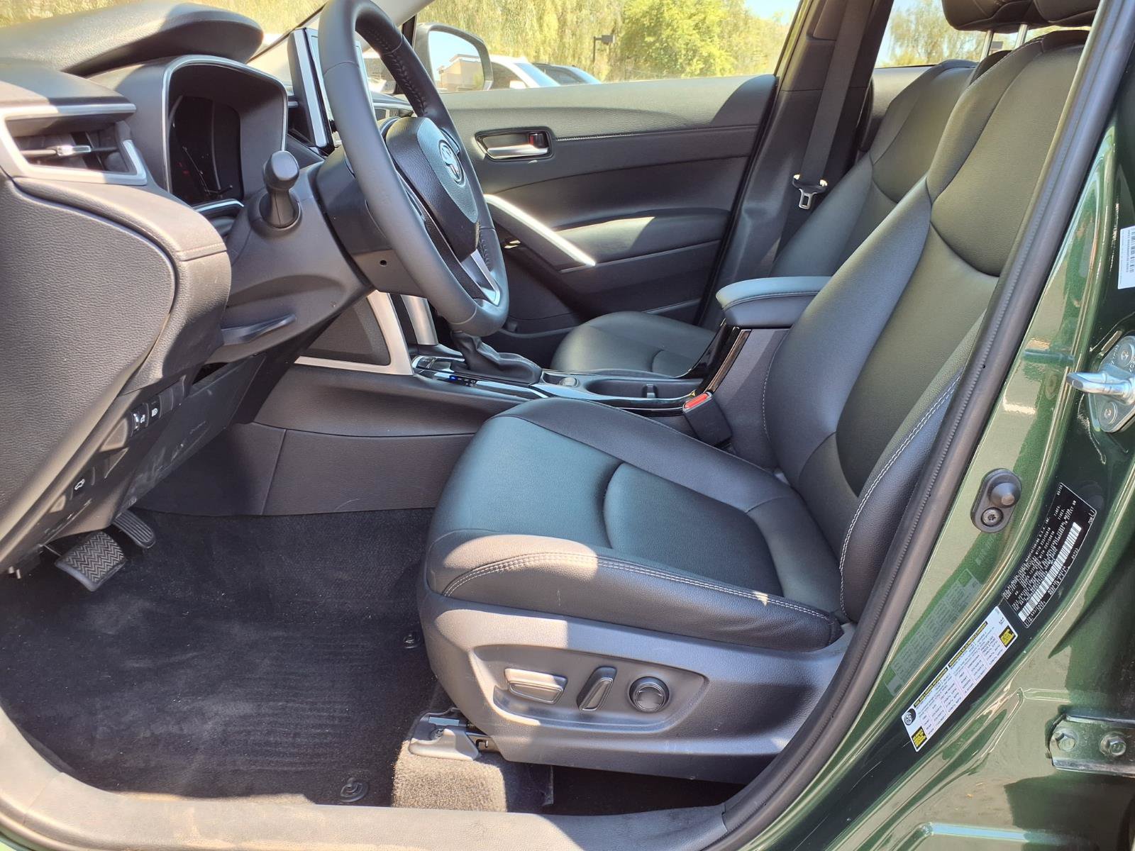 Used 2025 Toyota Corolla Cross XLE w/ Convenience Package FWD image 22