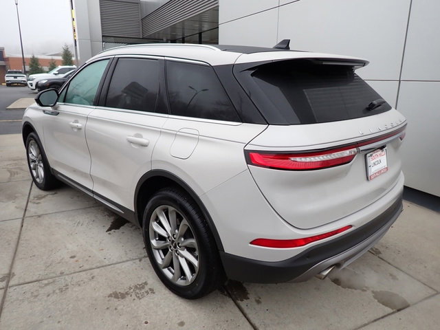 Used 2022 Lincoln Corsair AWD w/ Premium Package image 3