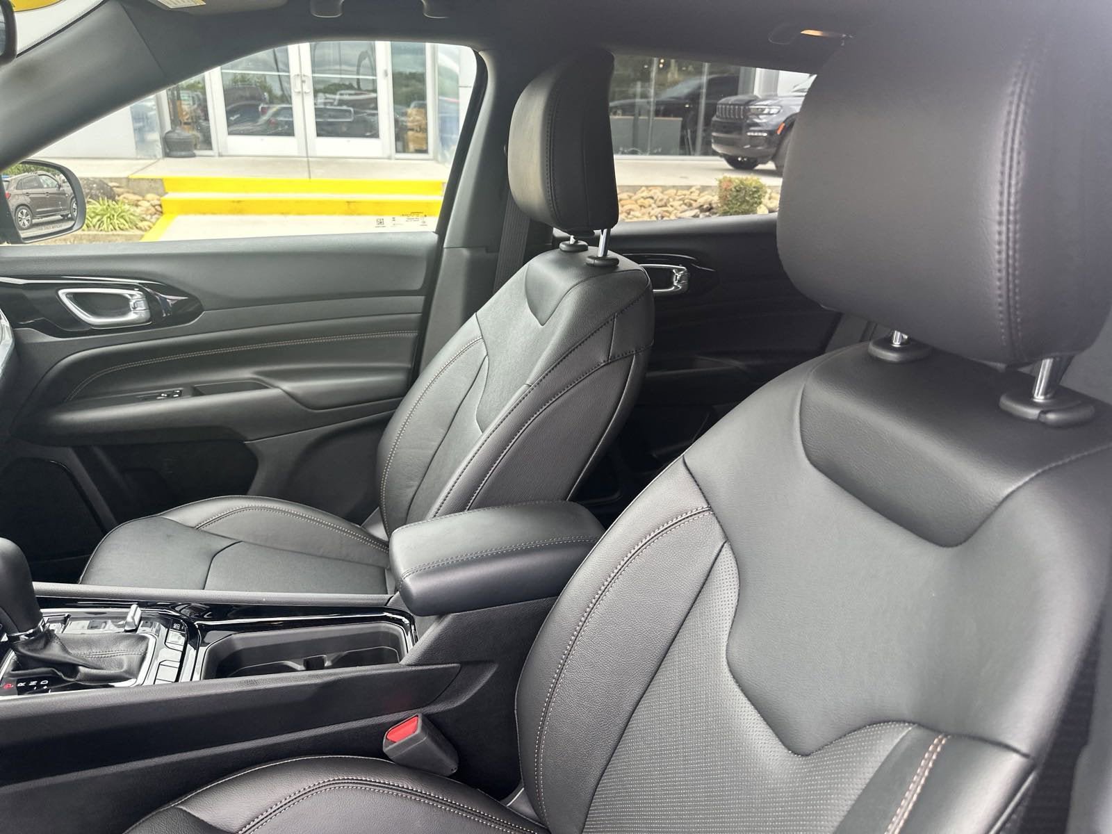 Used 2023 Jeep Compass Limited AWD/4WD image 15