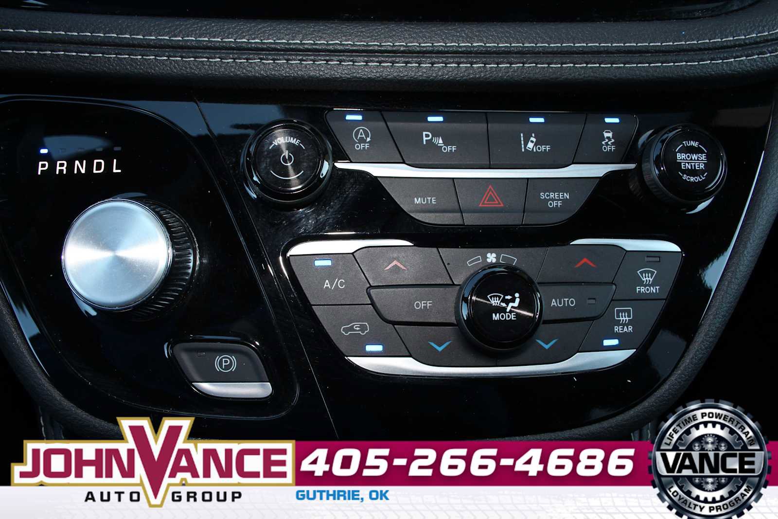 Used 2025 Chrysler Pacifica Limited FWD image 42