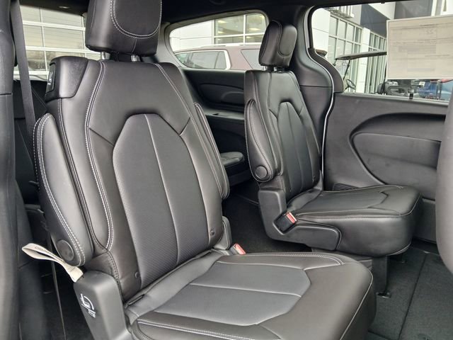 New 2026 Chrysler Pacifica Select image 16