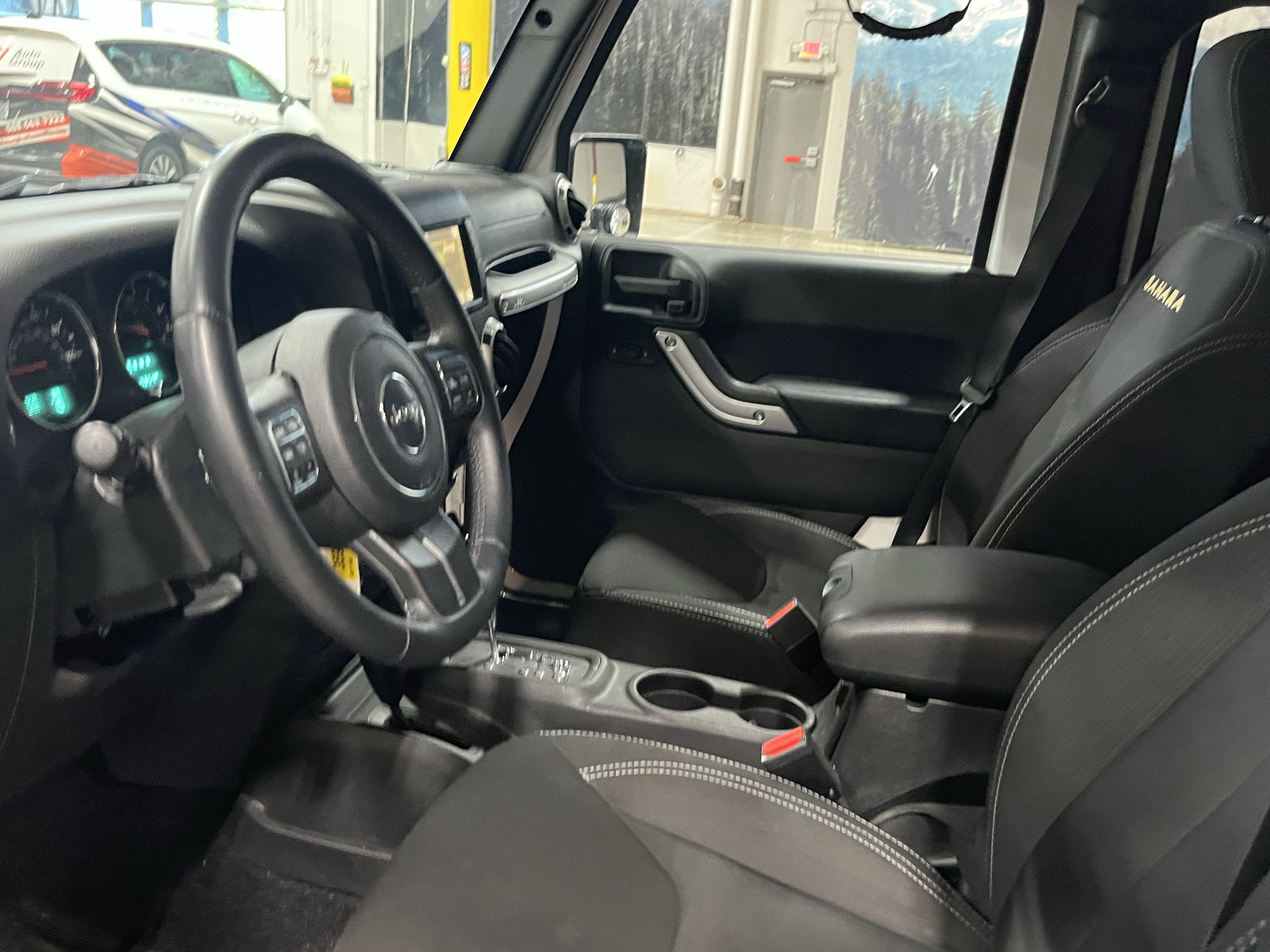Used 2015 Jeep Wrangler Unlimited Sahara w/ Max Tow Package AWD/4WD image 10