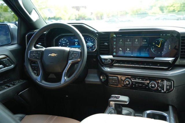 Used 2025 Chevrolet Silverado 1500 High Country w/ Technology Package image 19