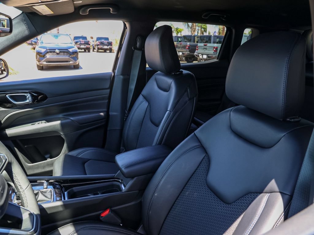 New 2026 Jeep Compass Latitude AWD/4WD image 15