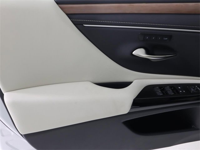 New 2025 Lexus ES 300h w/ Premium Package image 11