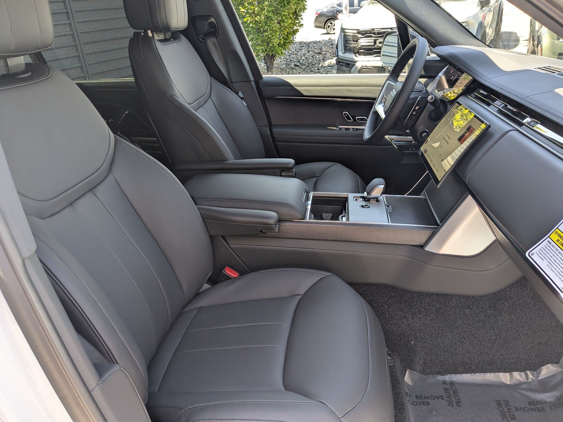 New 2026 Land Rover Range Rover Long Wheelbase SE AWD/4WD image 32