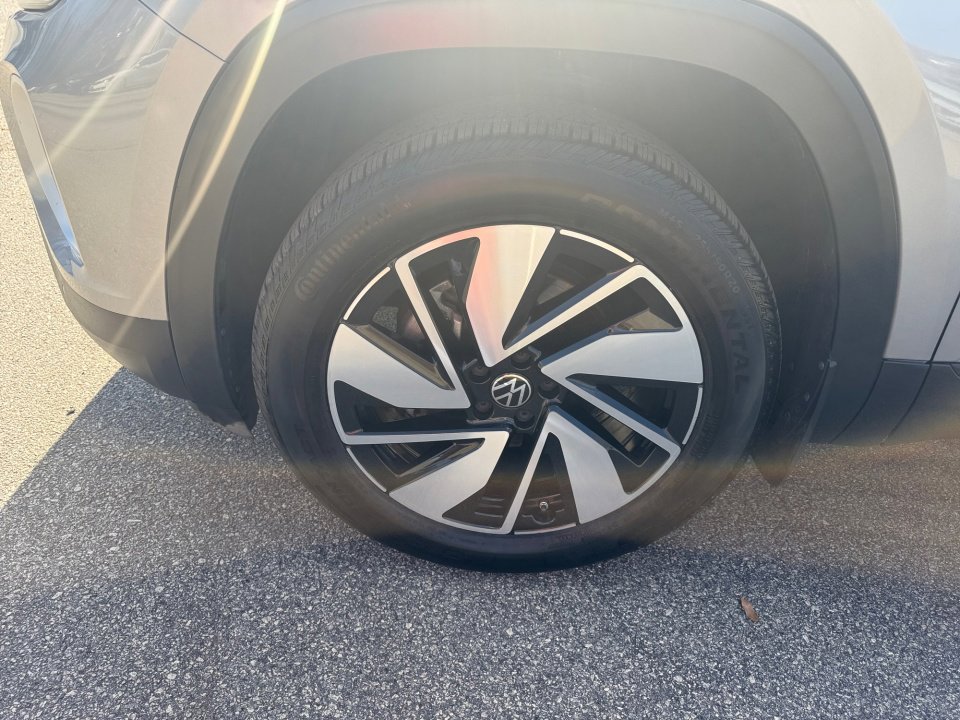 Used 2024 Volkswagen Atlas SE image 31