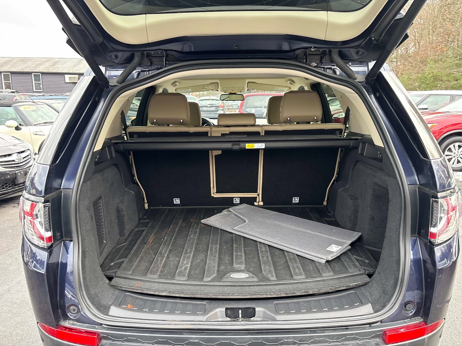 Used 2019 Land Rover Discovery Sport HSE image 14