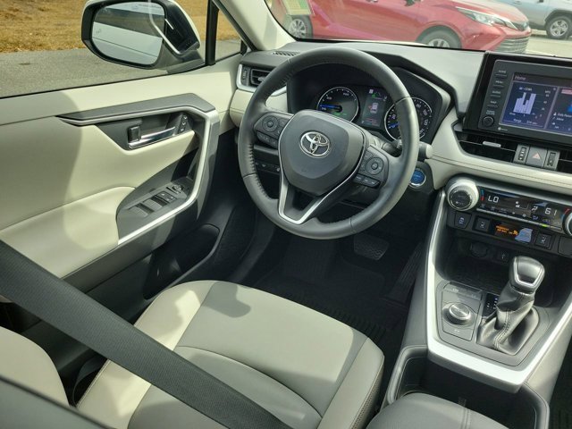Used 2022 Toyota RAV4 XLE Premium image 22