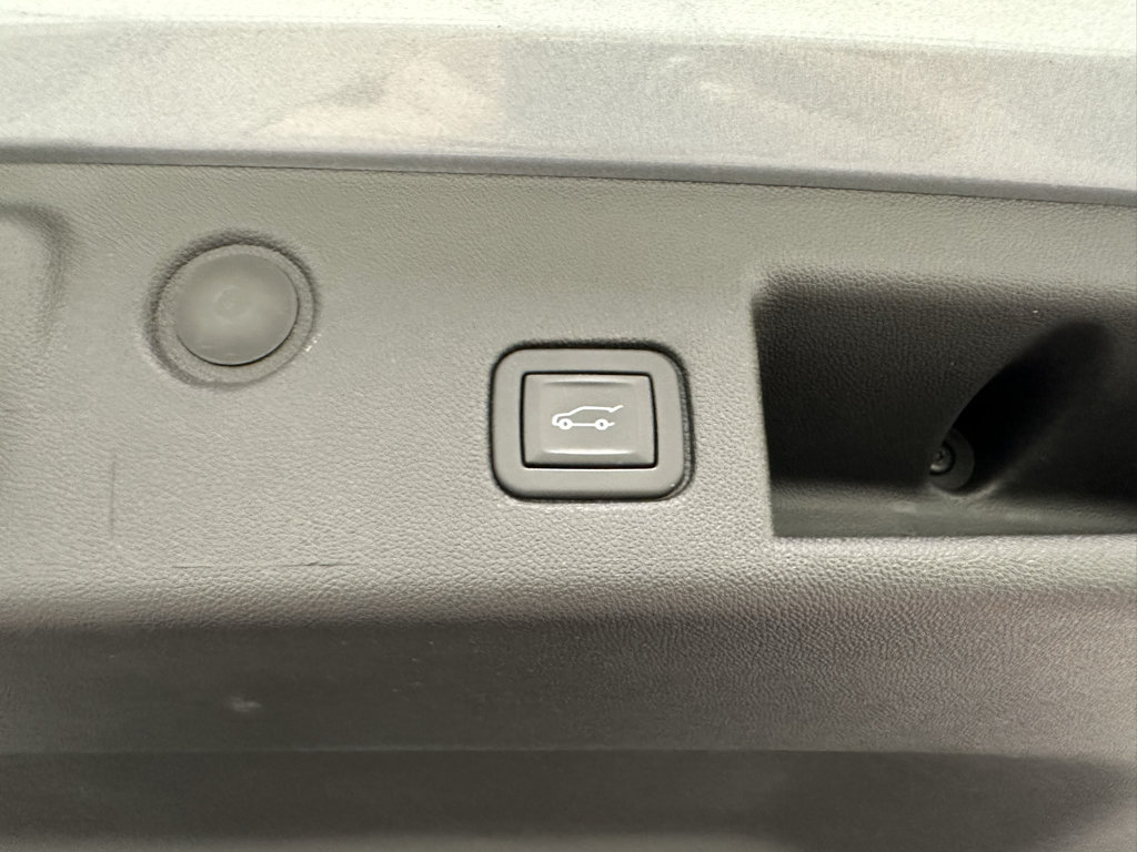 Used 2024 Chevrolet Equinox Premier FWD image 10