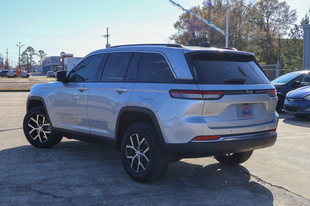 Used 2023 Jeep Grand Cherokee Limited w/ Luxury Tech Group II image 2