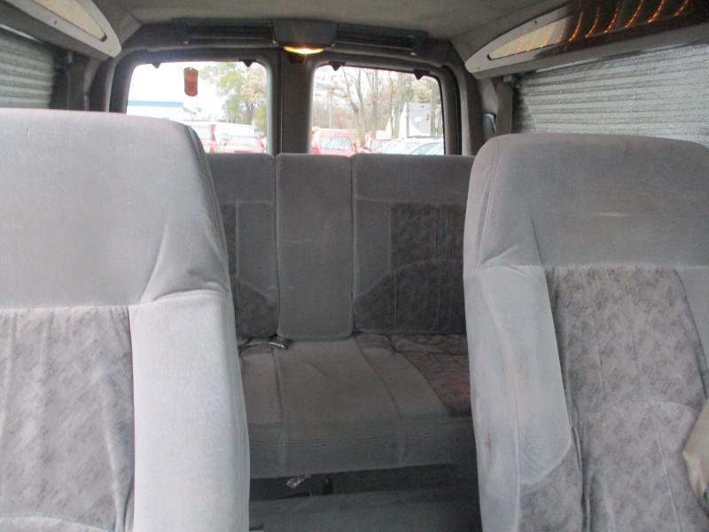 Used 2000 Chevrolet Express 1500 RWD image 9