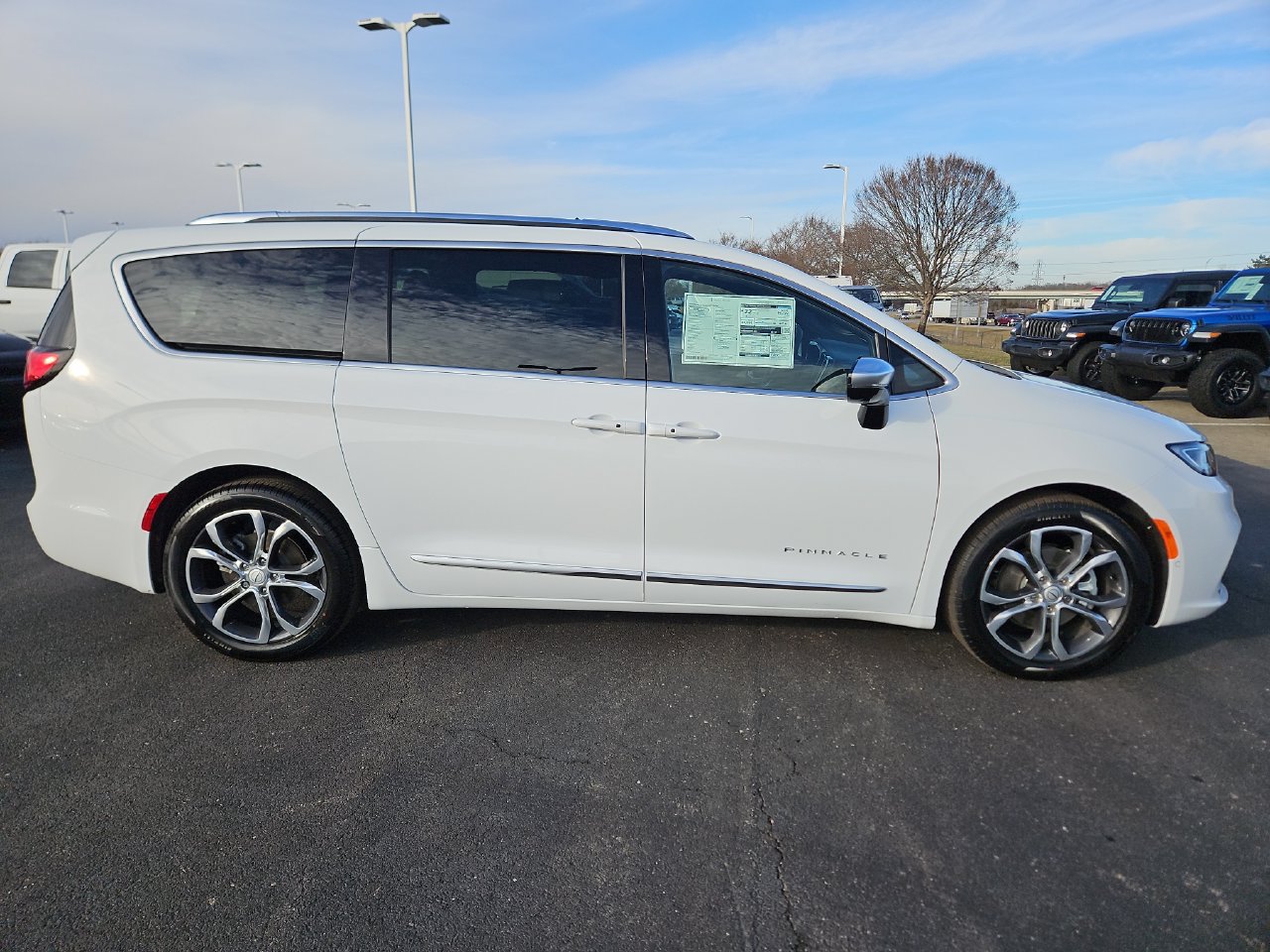 New 2026 Chrysler Pacifica Pinnacle w/ Trailer Tow Group FWD image 8
