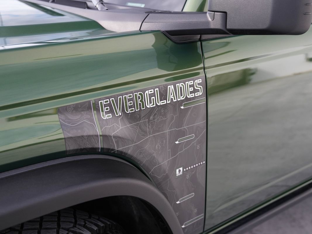 Used 2023 Ford Bronco Everglades image 9