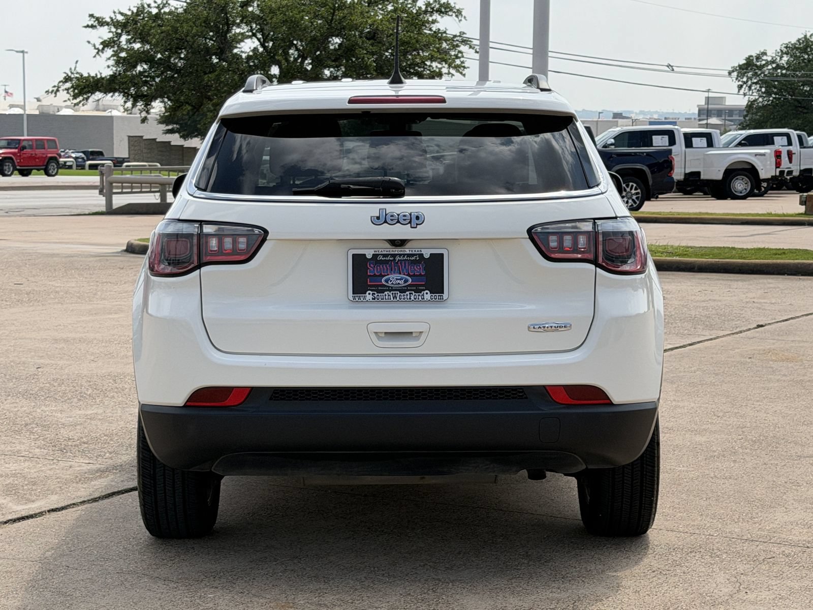 Used 2018 Jeep Compass Latitude w/ Popular Equipment Group FWD image 5