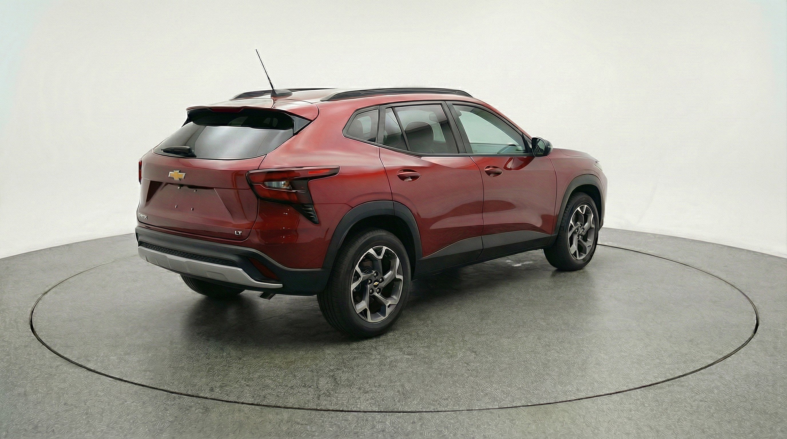 Used 2025 Chevrolet Trax LT FWD image 9