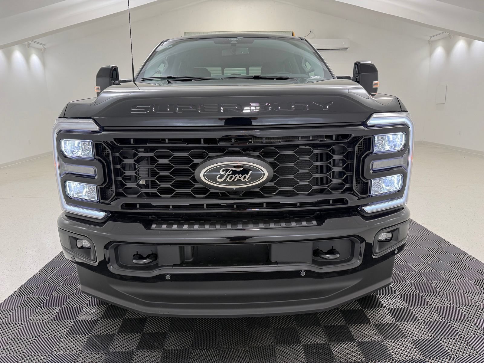 New 2026 Ford F250 Lariat w/ Black Appearance Package AWD/4WD image 2
