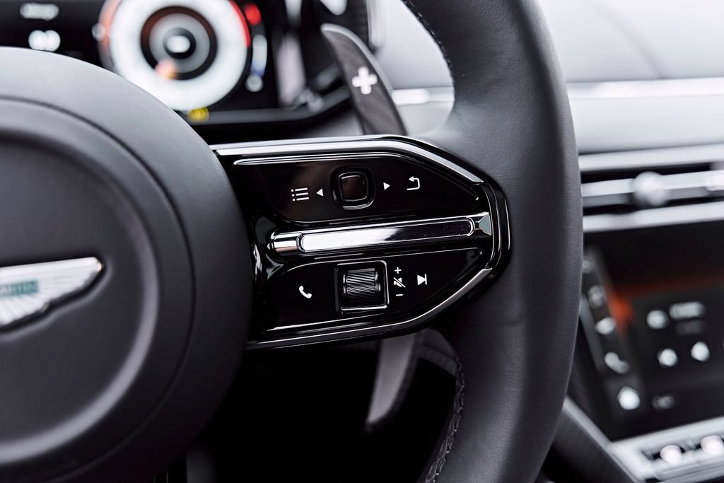 Used 2025 Aston Martin Vanquish RWD image 58