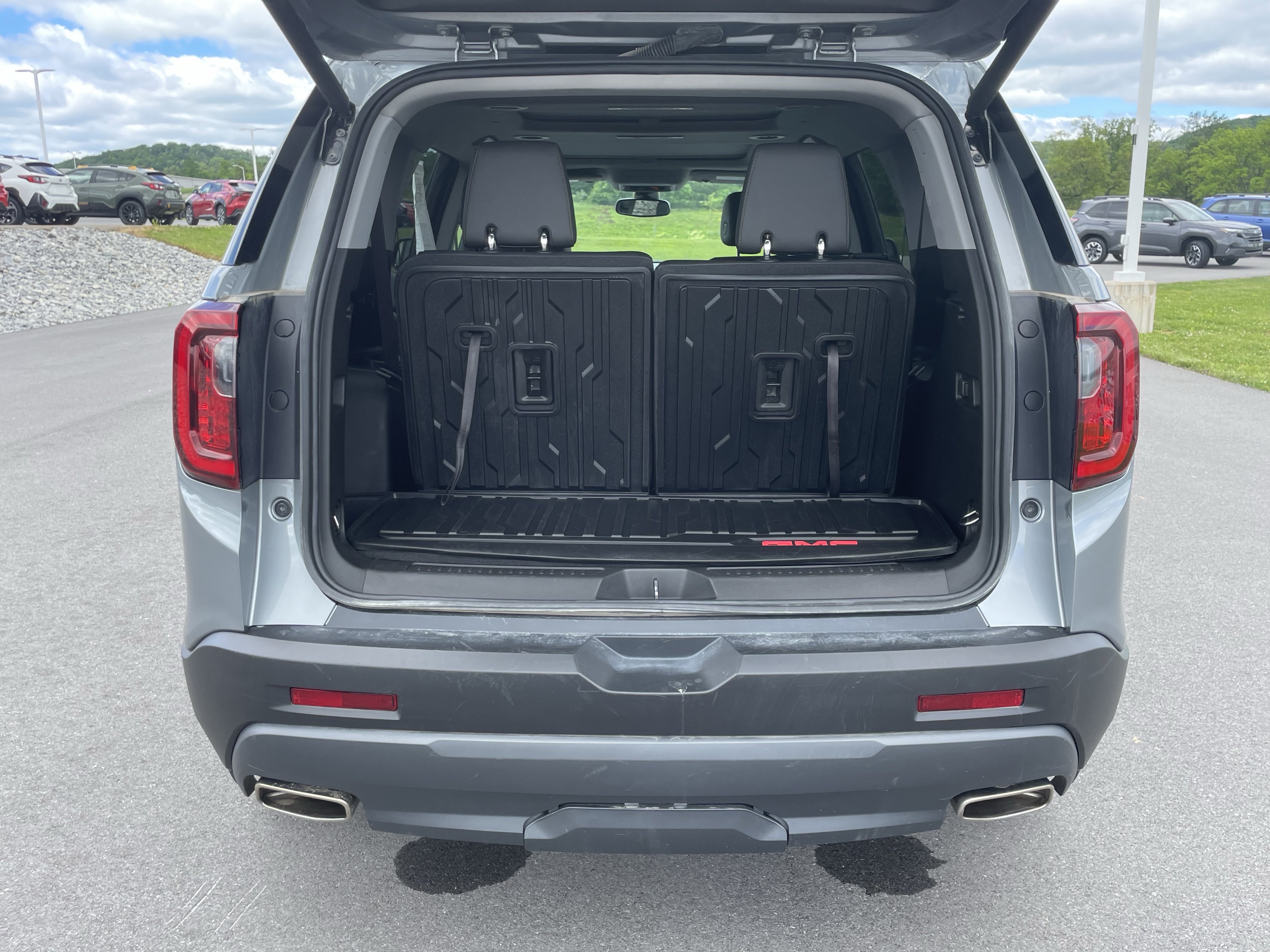 Used 2023 GMC Acadia AT4 w/ Technology Package AWD/4WD video 5