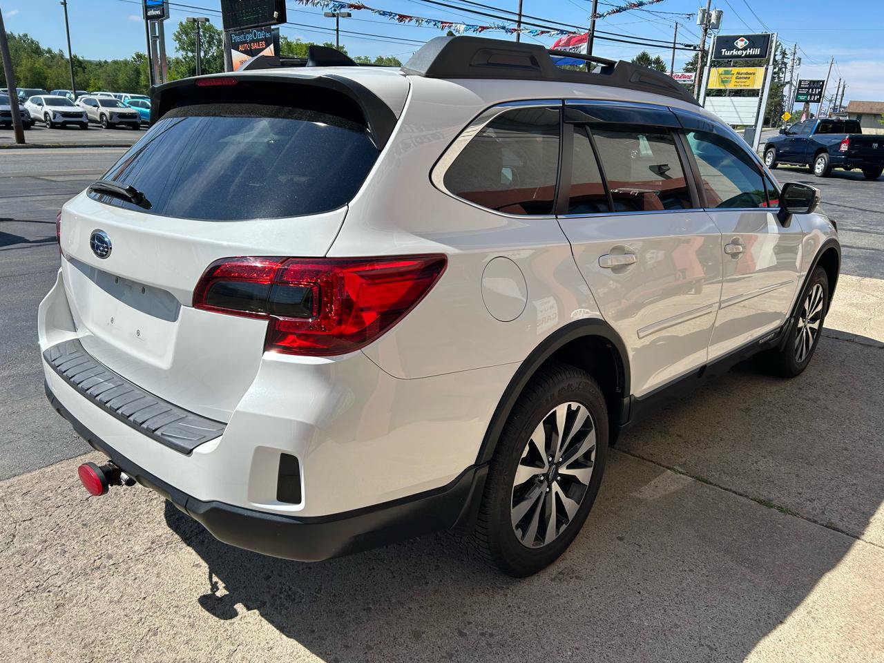 Used 2016 Subaru Outback 2.5i Limited AWD/4WD image 5