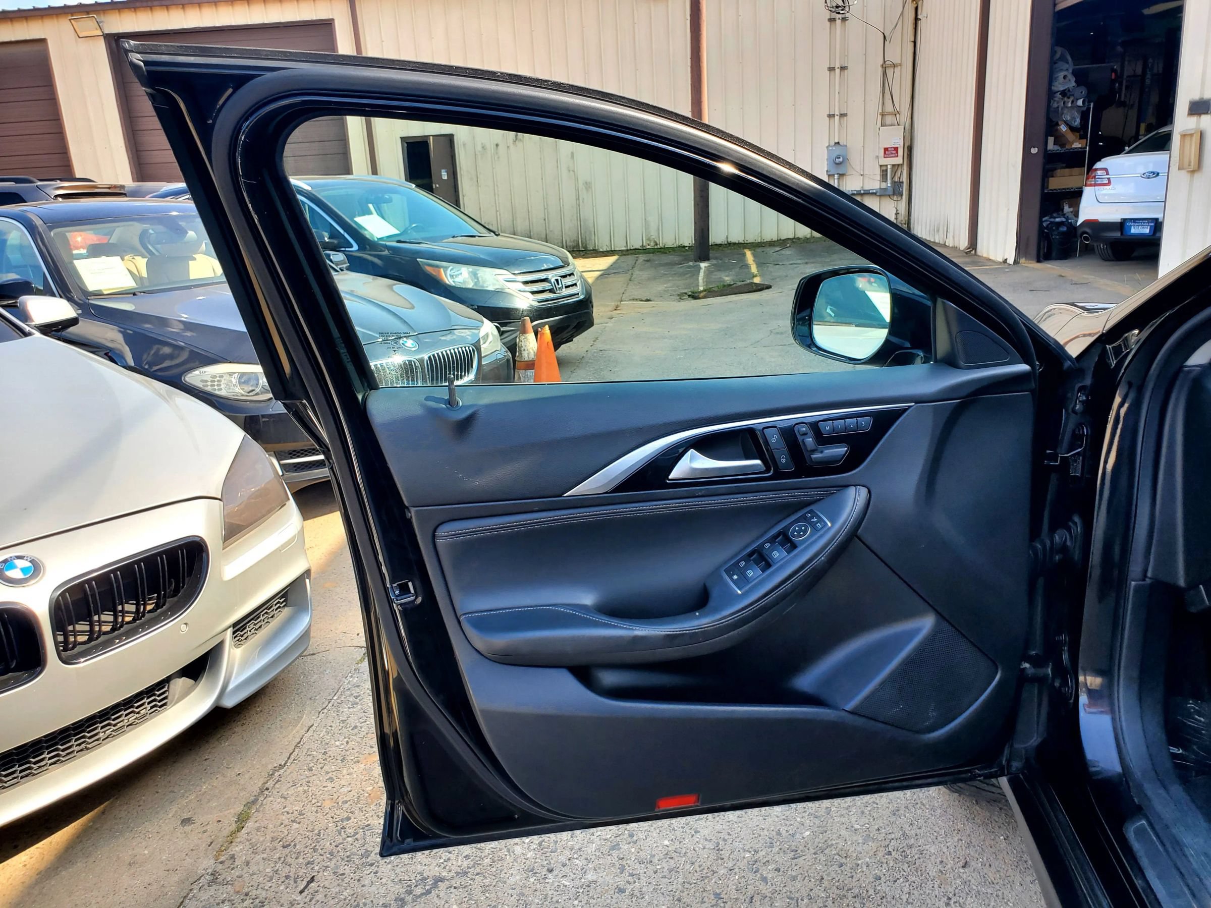 Used 2017 INFINITI QX30 AWD image 21