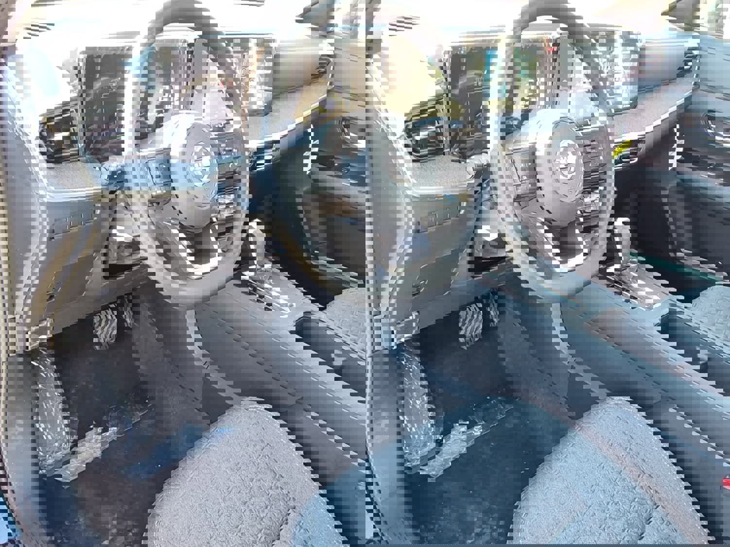 New 2026 Nissan Kicks SV w/ Cold Weather Package AWD/4WD image 11