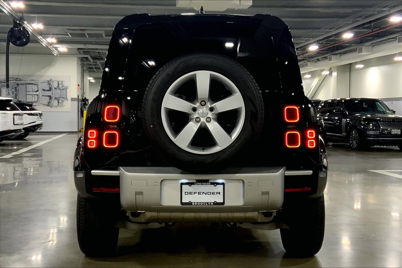 Used 2025 Land Rover Defender 110 S image 4