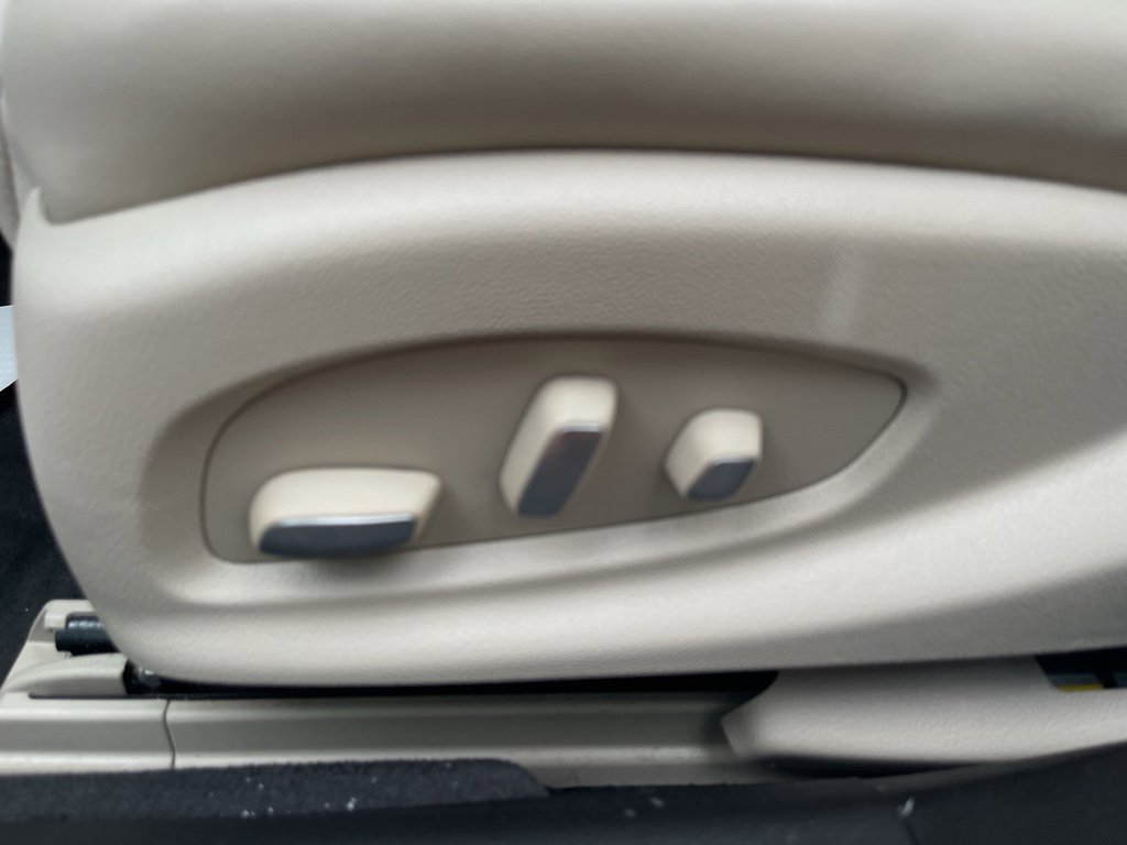 Used 2018 Cadillac XTS Luxury w/ Driver Awareness Package image 13