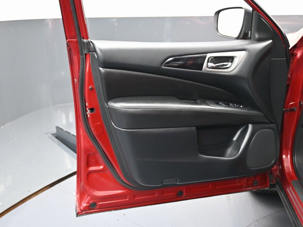 Used 2018 Nissan Pathfinder S image 42