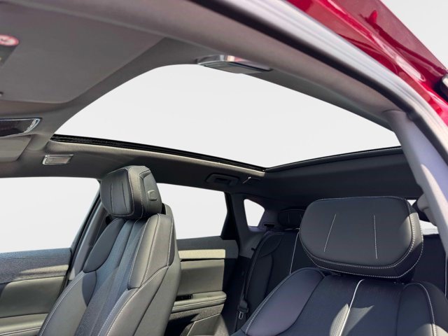Certified 2025 Cadillac Optiq Sport 2 w/ LPO, Floor Liner Package AWD/4WD image 22