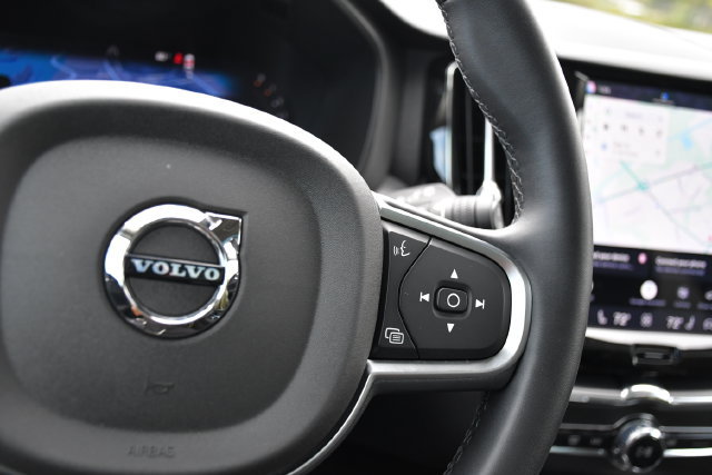 Used 2025 Volvo XC60 B5 Core AWD/4WD image 28