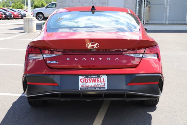 Used 2025 Hyundai Elantra SEL FWD image 5