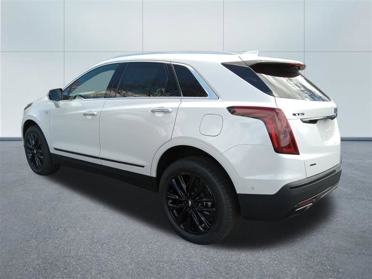 New 2026 Cadillac XT5 Premium Luxury w/ LPO, ONYX Package image 3