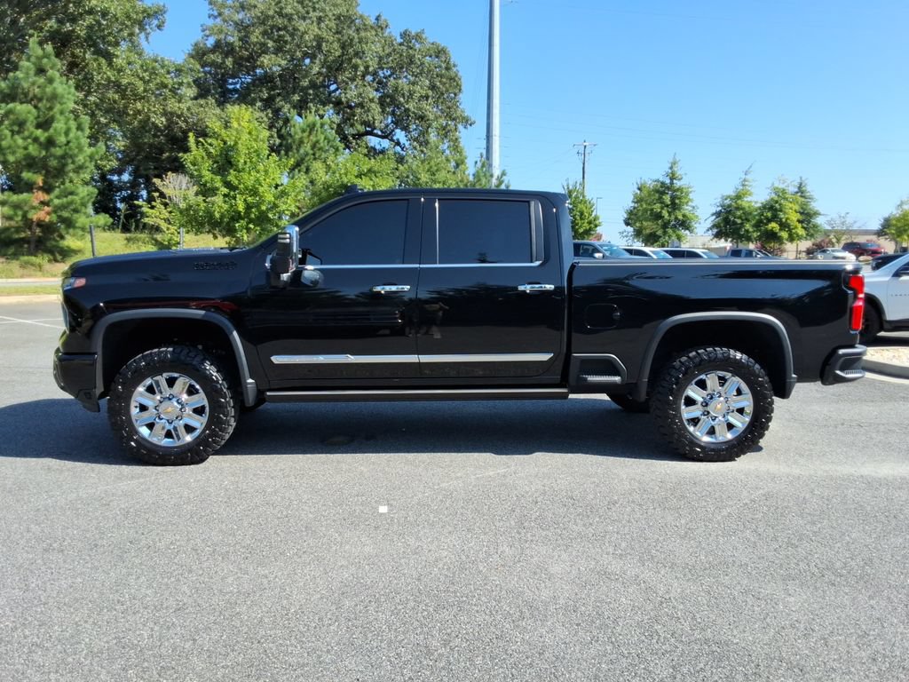Used 2024 Chevrolet Silverado 3500 High Country w/ High Country Premium Package AWD/4WD image 8