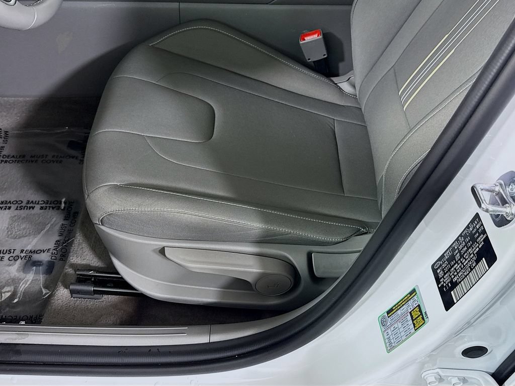 Certified 2025 Hyundai Elantra Sport FWD image 23