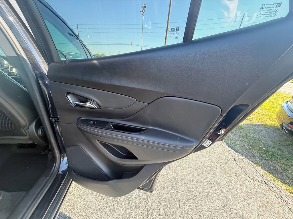 Used 2021 Buick Encore Preferred w/ Safety Package FWD image 20