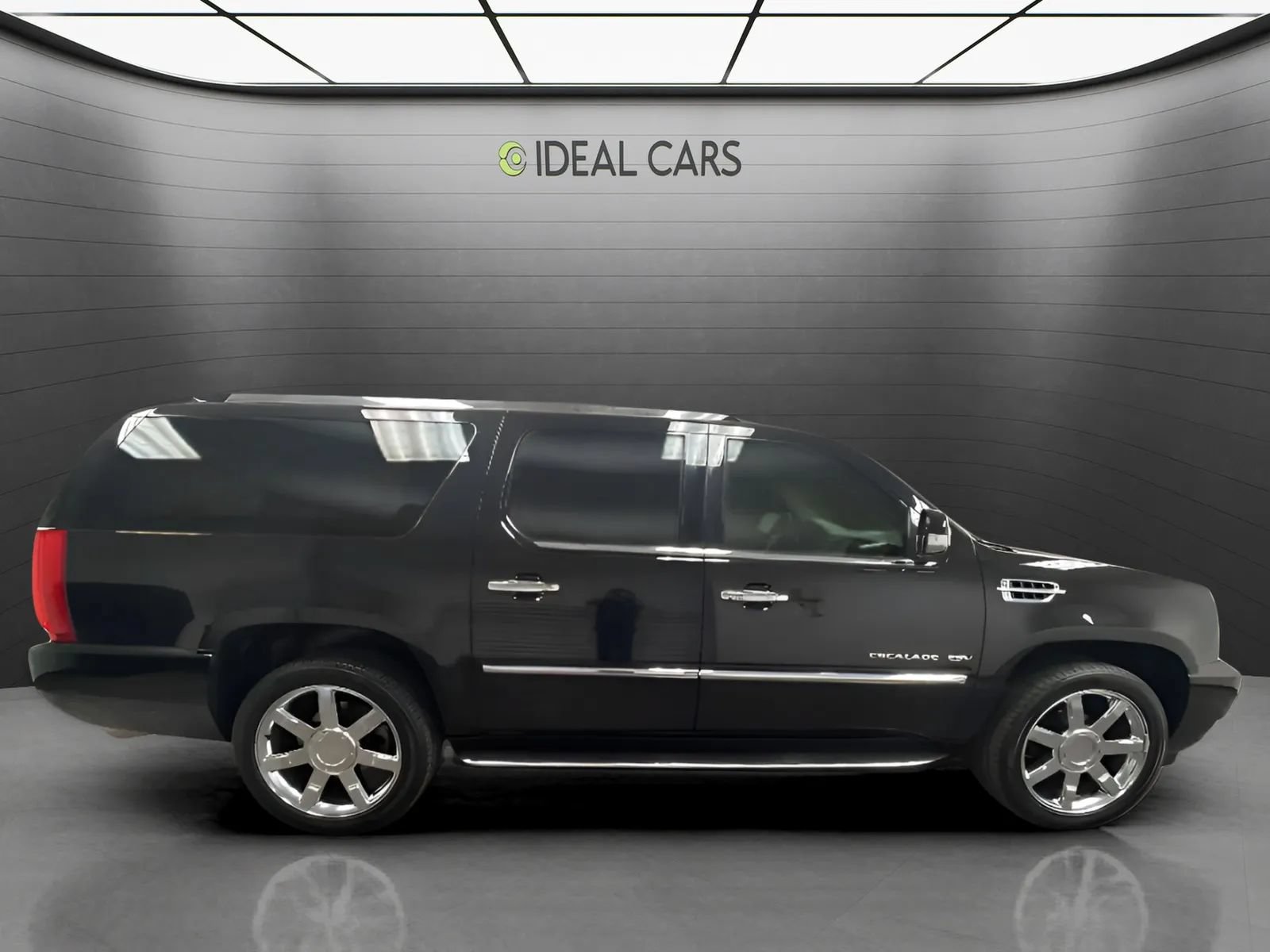 Used 2013 Cadillac Escalade ESV Luxury AWD/4WD image 4