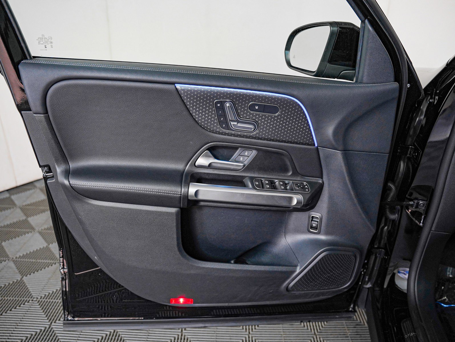 Certified 2024 Mercedes-Benz GLB 250 image 24