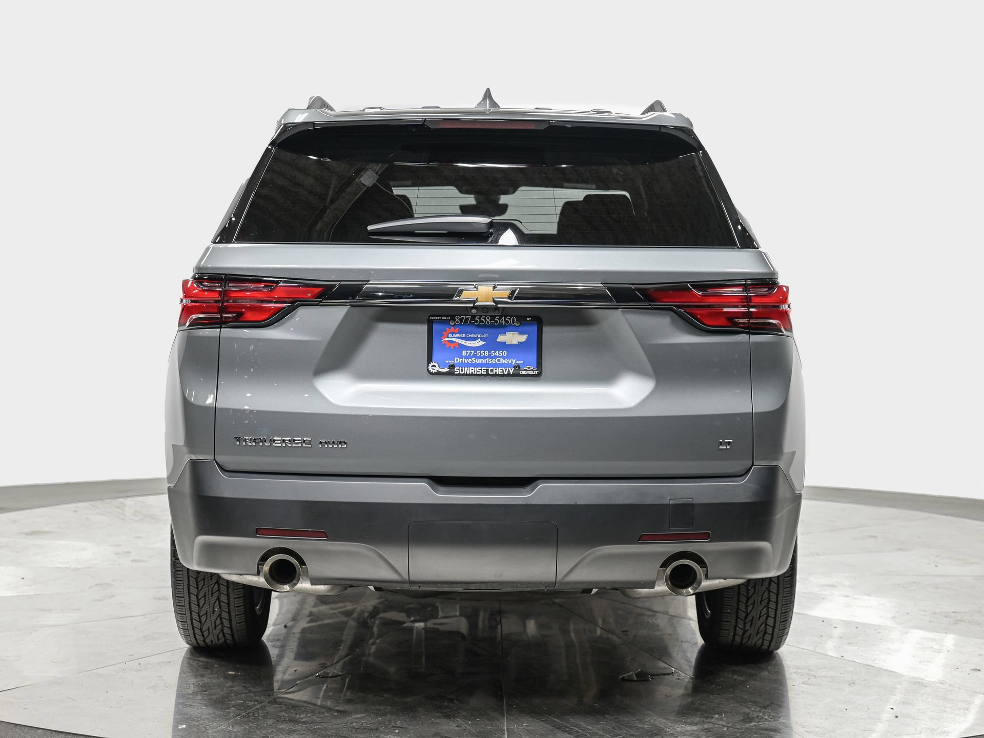 Used 2023 Chevrolet Traverse LT w/ LT Premium Package AWD/4WD image 5