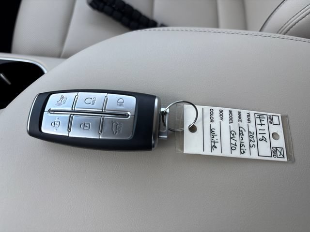 Used 2025 Genesis GV70 2.5T w/ Advanced Package AWD/4WD image 17