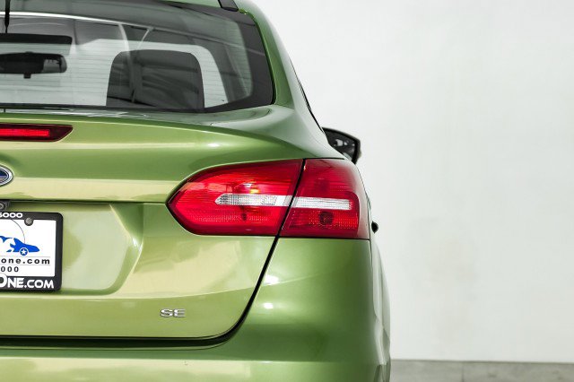 Used 2018 Ford Focus SE w/ SE Appearance Package image 44