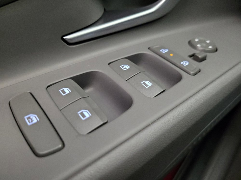 Used 2024 Hyundai Elantra SE image 27