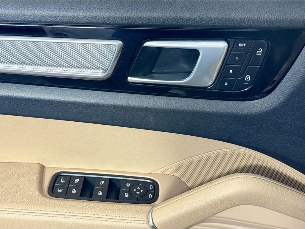 Used 2022 Porsche Cayenne E-Hybrid image 23