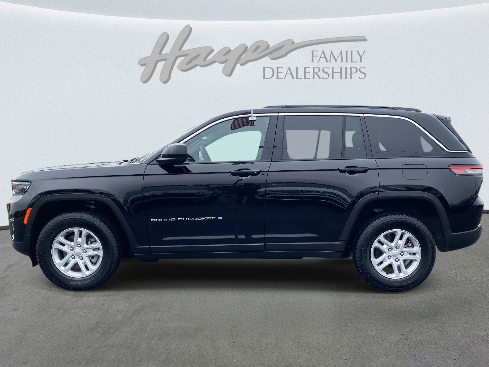 Certified 2024 Jeep Grand Cherokee Laredo image 38