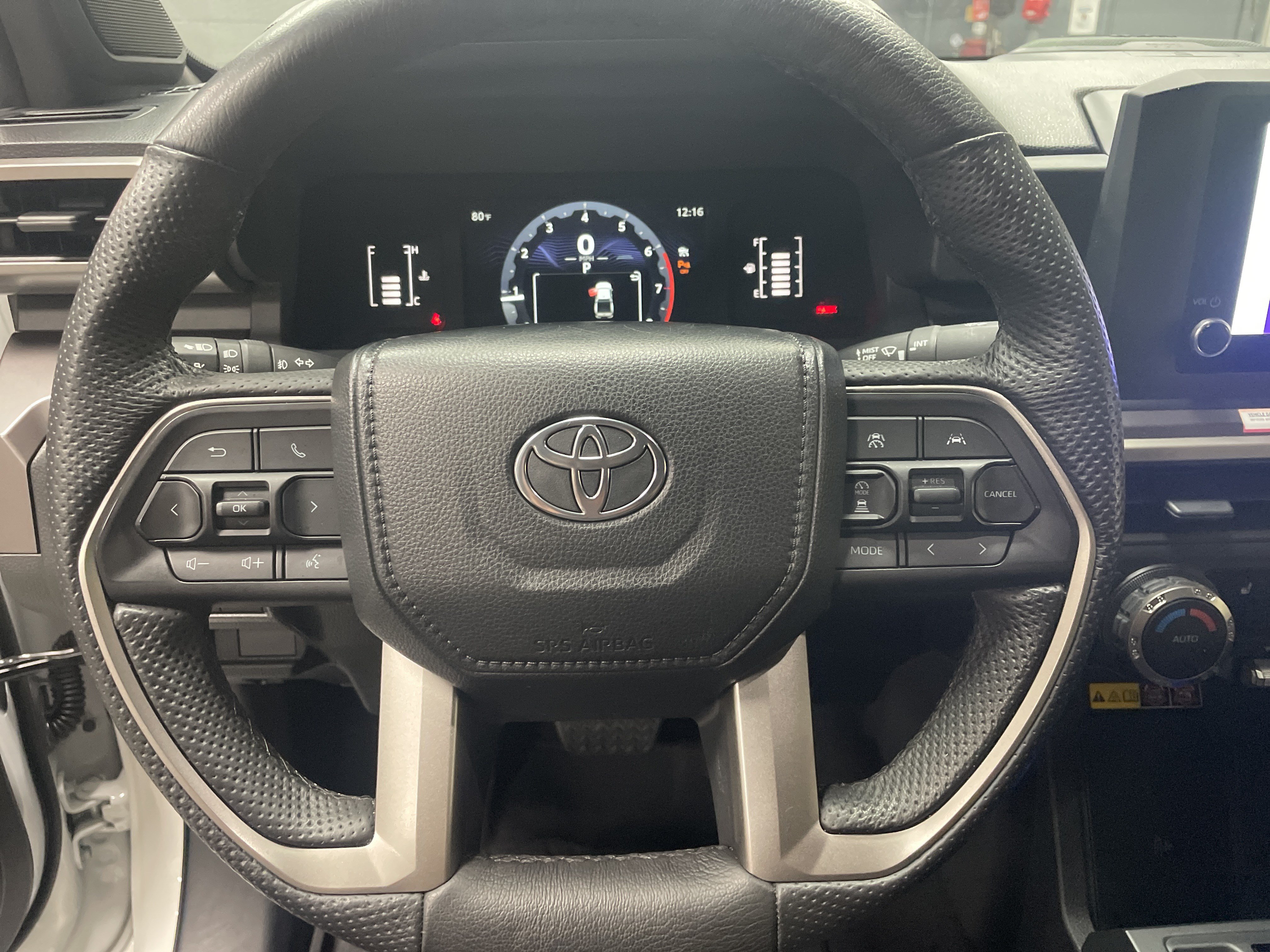 Certified 2024 Toyota Tacoma SR5 AWD/4WD image 18