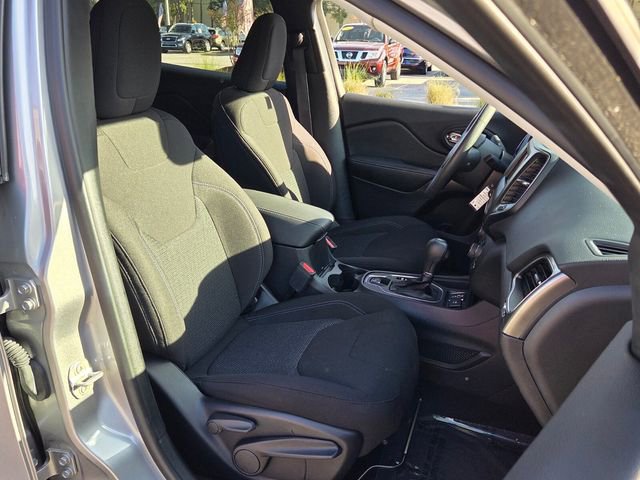 Used 2021 Jeep Cherokee Latitude w/ Mopar Interior Package image 17