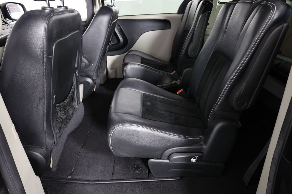 Used 2017 Dodge Grand Caravan SXT FWD image 16